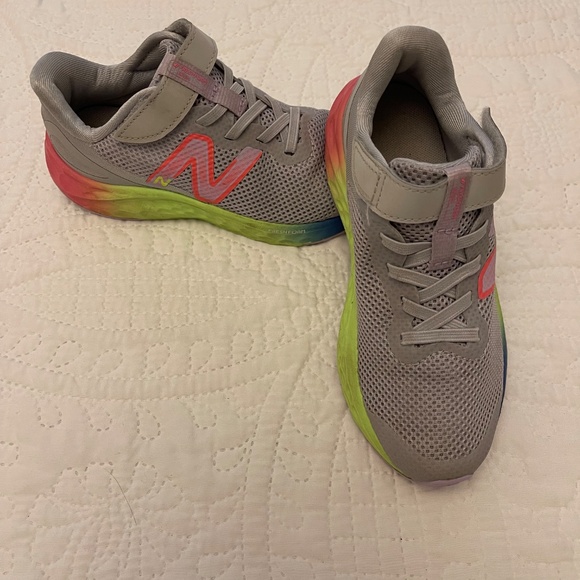 New Balance Fresh Foam Arishi Gray Rainbow Sneakers - Picture 14 of 16